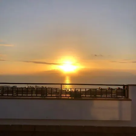 Amazing Duplex With Large Terrace And Sea Views Appartement *